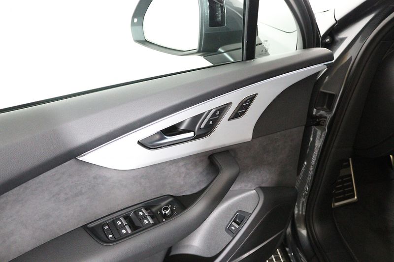 Audi Q7 Sline 50 TDI quattro tiptronic - fotka 16 z 26