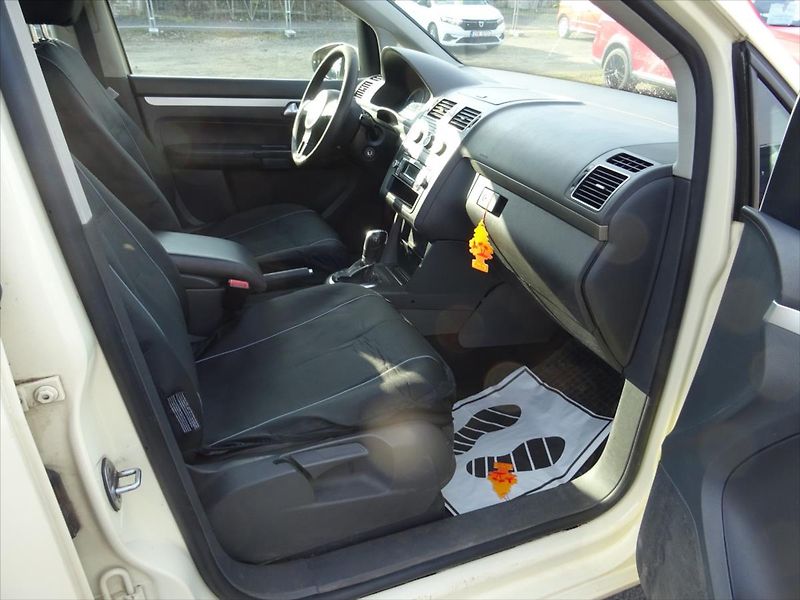 Volkswagen Touran 1,6 TDi 77 kW - fotka 11 z 25