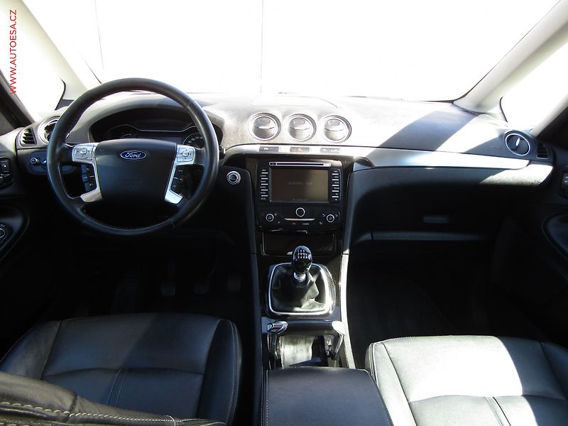 Ford Galaxy (2011) 2.2 TDCi, AC, kůže - fotka 8 z 20