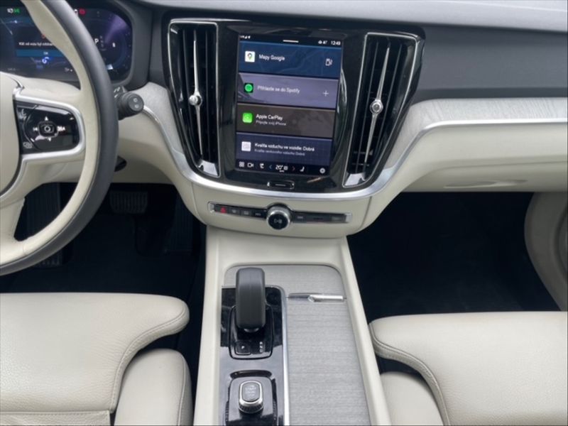 Volvo V60 2,0 B4 P Plus Dark AT - fotka 10 z 11