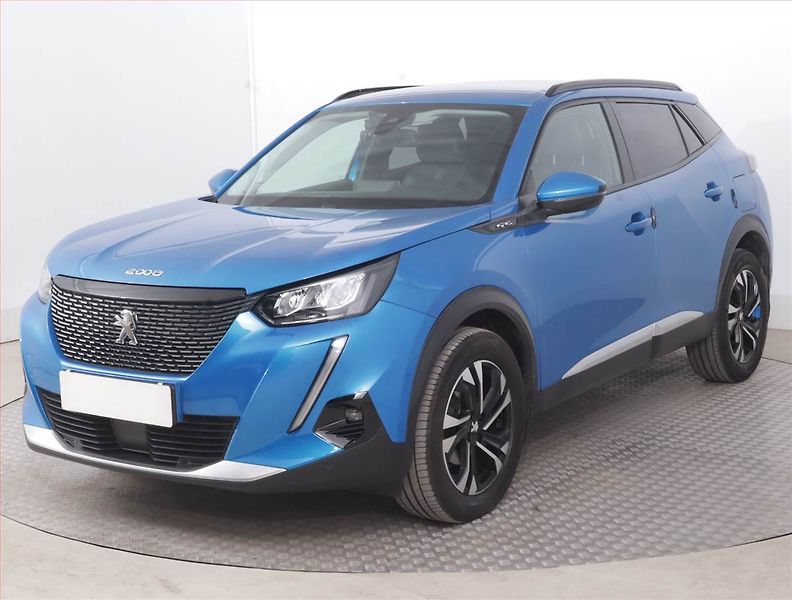 Peugeot 2008 (2020) Allure 1.2 PureTech, ČR,1.maj - fotka 2 z 17