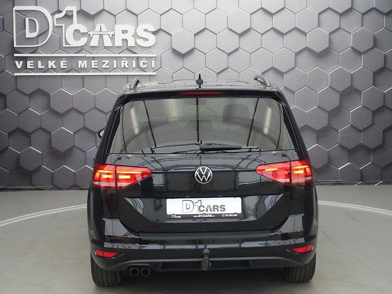 Volkswagen Touran 2.0 TDi, DSG, LED SVĚTLA - fotka 4 z 36