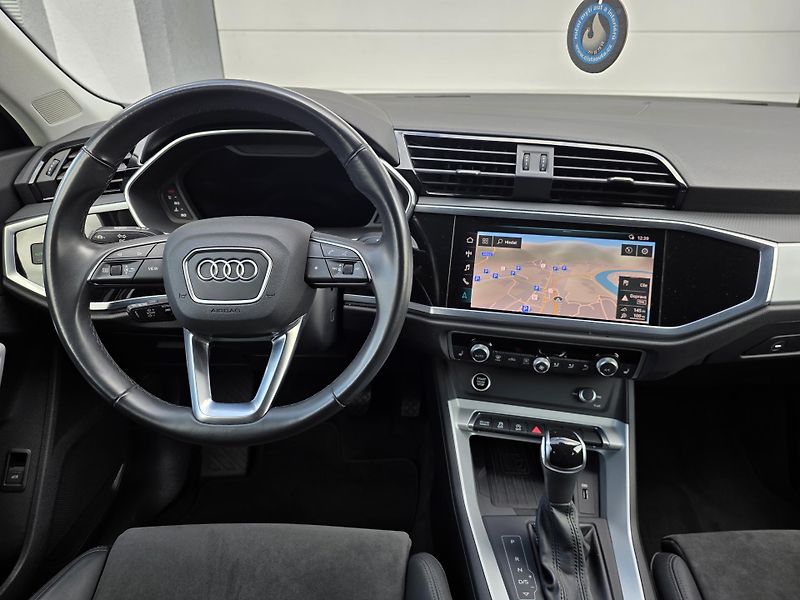 Audi Q3 (2021) SPORTBACK 2.0TFSI 140kW BUFÍK - fotka 12 z 21