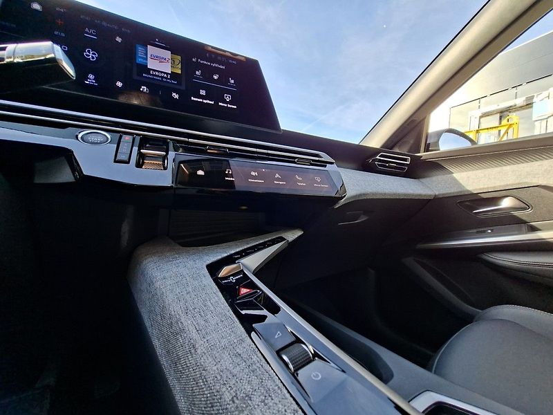 Peugeot 5008 ALLURE HYBRID e-DCS6 - fotka 18 z 27