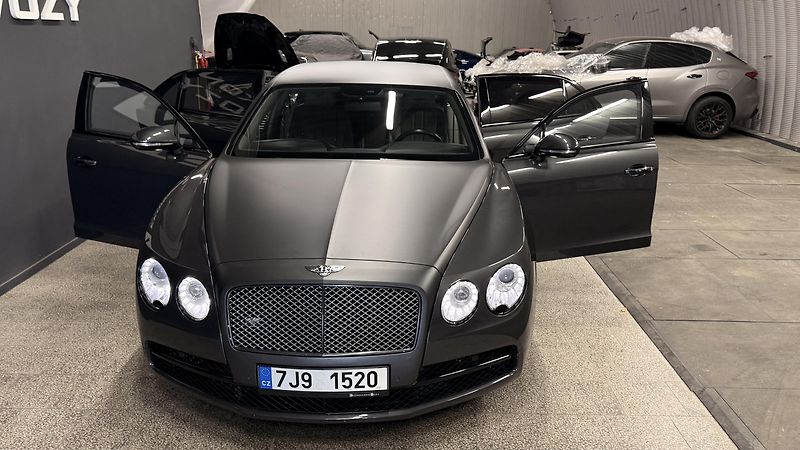 Bentley Flying Spur (2016) 6.0 W12,630PS-335KM/HOD,KRÁSNÝ - fotka 27 z 55