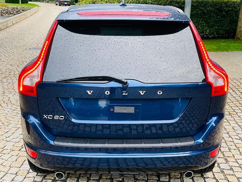 Volvo XC60 2.4D5 5V 4x4 AUT TAŽNÉ SERVISK - fotka 13 z 47