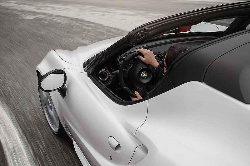 Alfa Romeo 4C Spider.