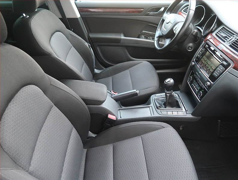 Škoda Superb (2013) Ambition 1.8 TSI, 4X4, Xenony - fotka 9 z 13