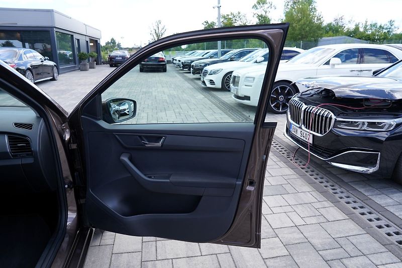 Škoda Fabia 1.0 TSI 81kW ČR/Al.kola/klima - fotka 17 z 38
