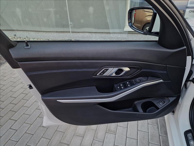 BMW Řada 3 320d xDrive M-Sport,ČR,1.Maj. - fotka 38 z 50