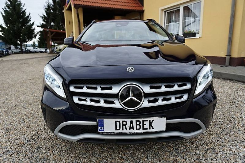 Mercedes-Benz GLA (2018) 2,0 220 135 kW - fotka 9 z 60