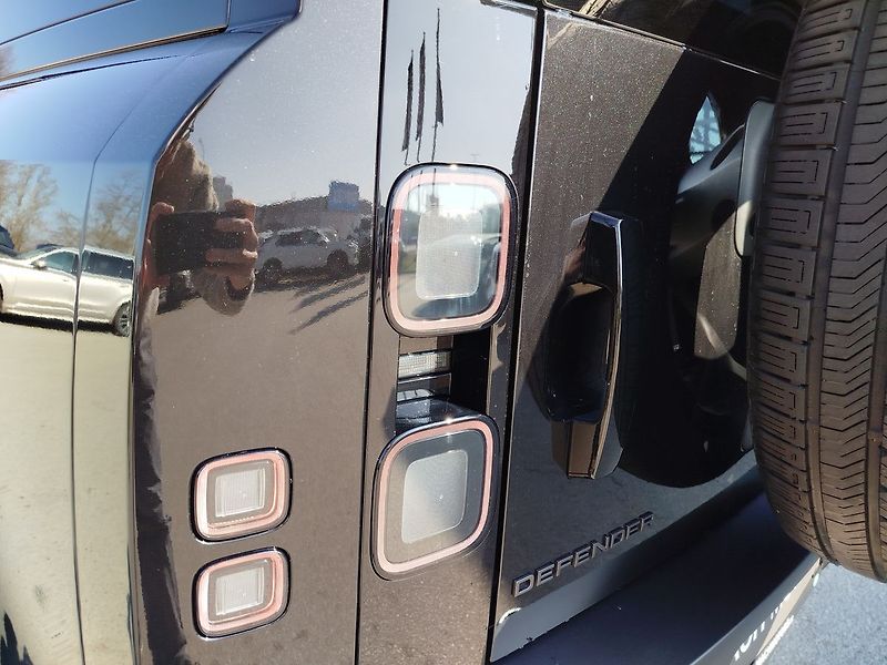 Land Rover Defender (2026) HSE X-Dynamic D350 110 - fotka 32 z 34