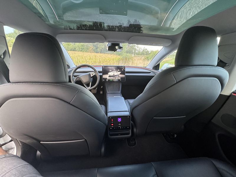 Tesla Model 3 (2024) Standard Range LFP,SoH 95%,ČR - fotka 16 z 18