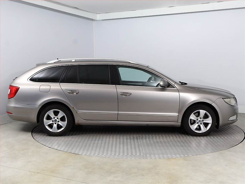 Škoda Superb (2010) 2.0 TDI, nová STK, Tažné - fotka 6 z 14