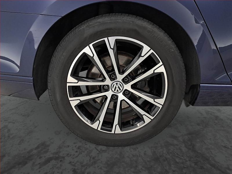 Volkswagen Passat (2018) 2.0 TDI, Automat, Navi - fotka 15 z 20