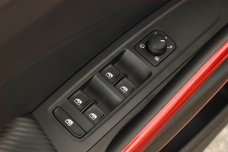 Škoda Fabia (2025) 1.0 TSI, MONTE CARLO, AUTOMAT - fotka 10 z 14