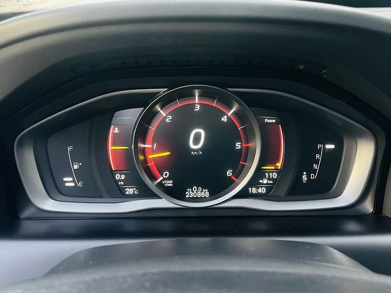 Volvo XC60 2.4D 5VÁLEC 1.MAJITEL SERVISKA - fotka 41 z 43