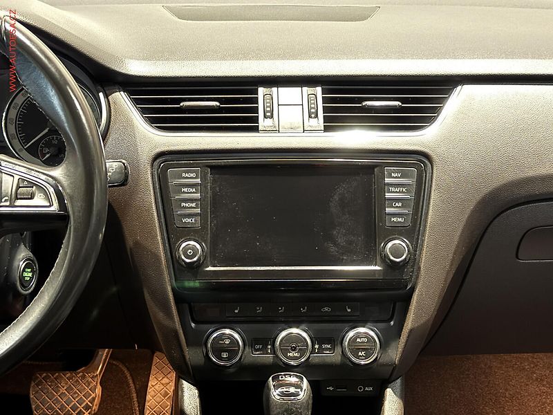 Škoda Octavia (2016) 2.0 TDi, ČR, L&K, DSG, +ALU - fotka 13 z 26