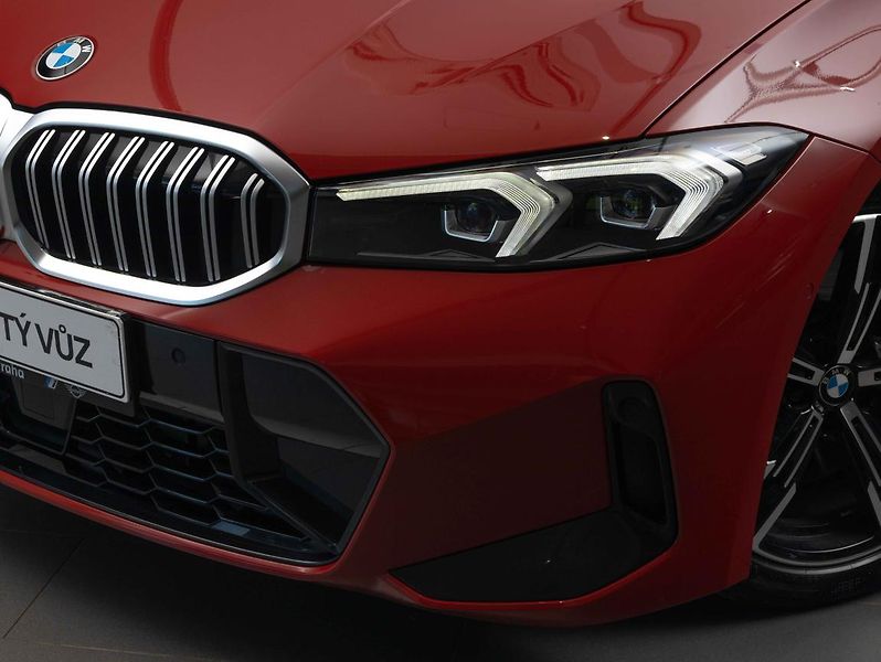 BMW Řada 3 330i Touring - fotka 7 z 22