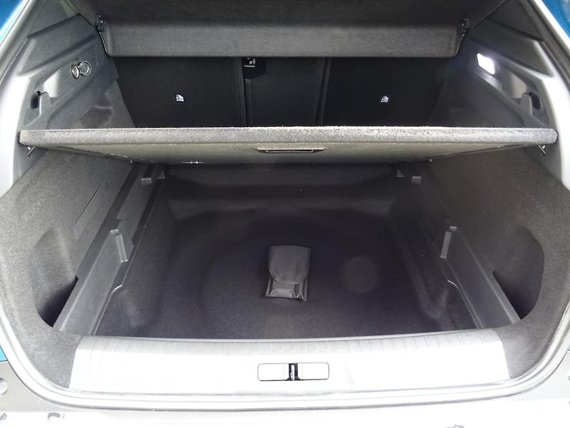 Peugeot 3008 (2026) ALLURE Hybrid 145k e-DCS6 - fotka 13 z 45