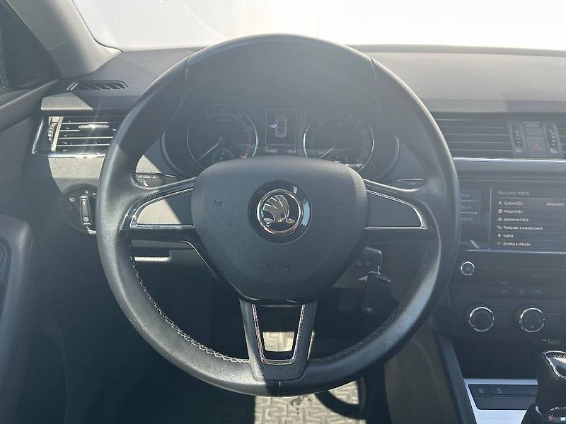 Škoda Octavia Ambition 7DSG 1,5TSI - fotka 11 z 23