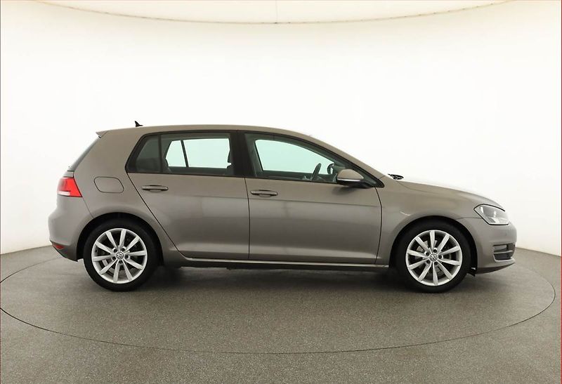 Volkswagen Golf (2015) 1.6 TDI, Navi, Tempomat - fotka 6 z 17