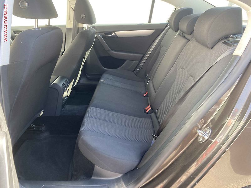 Volkswagen Passat (2012) 1.4 TSi, Trendline, +kola - fotka 10 z 16