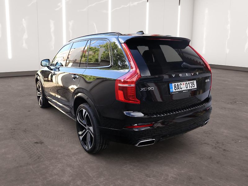 Volvo XC90 (2020) B5 AWD R-Design - fotka 2 z 26