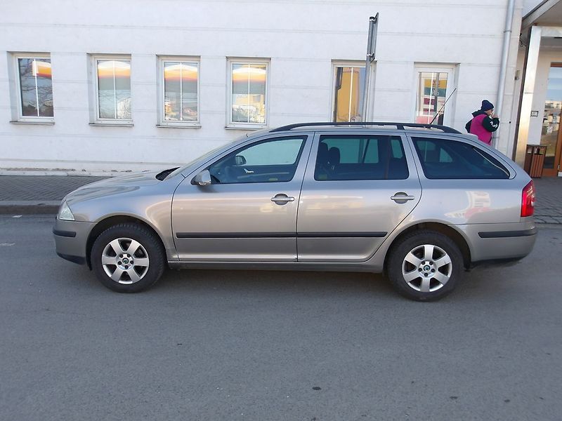 Škoda Octavia 2,0TDi DSG !!! ČR 2.MAJITEL ! - fotka 9 z 43