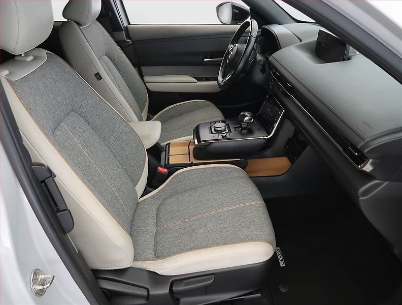 Mazda MX-30 (2020) e-Skyactiv, SoH 94%, Automat - fotka 9 z 27