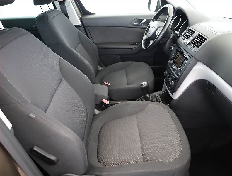 Škoda Yeti (2010) 1.4 TSI, Navi, Tempomat - fotka 7 z 18