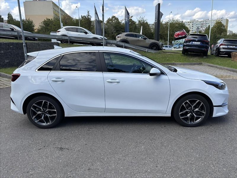 Kia Ceed 1,5 TGDi AT TOP ZÁRUKA CARPLAY - fotka 6 z 42