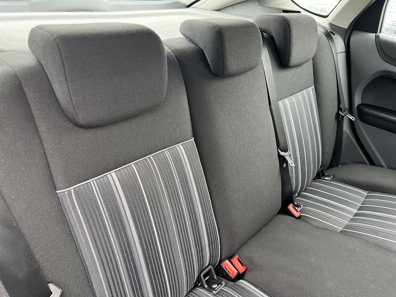 Ford Focus 1.6TDCi 66KW ČR TAŽNÉ KLIMA - fotka 28 z 39