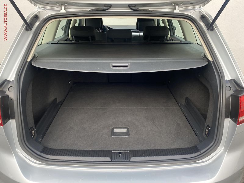 Volkswagen Passat (2016) 1.6 TDi, DSG, navi, AC - fotka 7 z 19