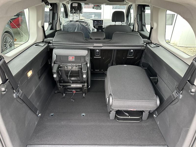 Toyota ProAce City Verso (2026) 1.5D-8A/T - LONG 7S BUSINESS - fotka 19 z 29