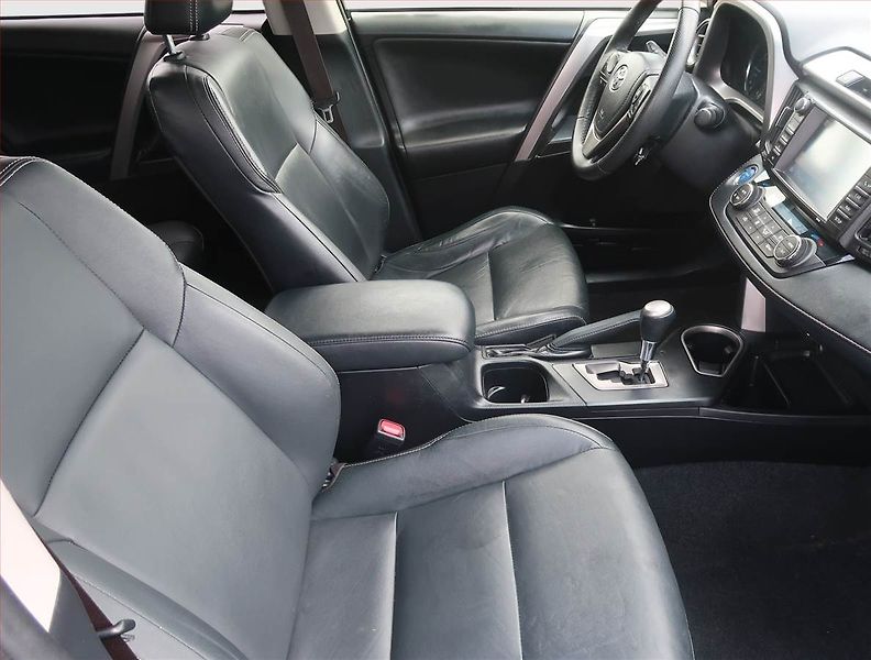Toyota RAV4 (2017) 2.5 Hybrid - fotka 9 z 14