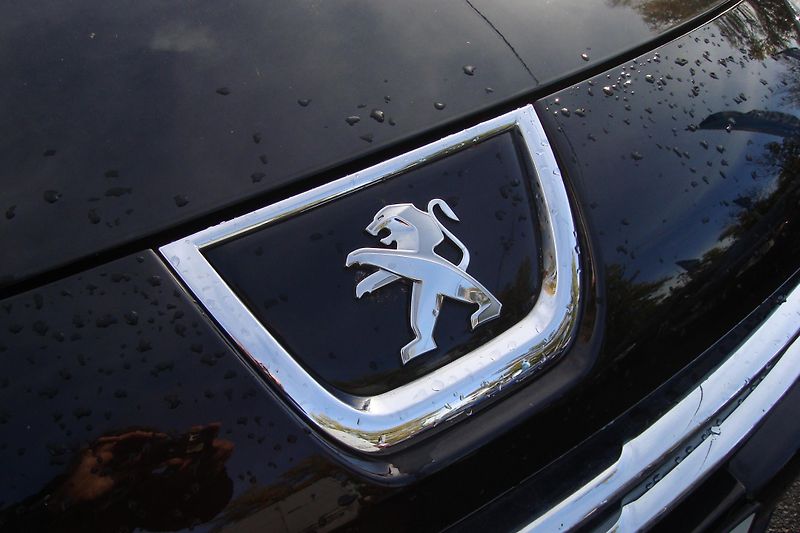 Peugeot 3008 (2013) 1.6HDi,Hybrid 4,AUT,4x4,Panora - fotka 78 z 78