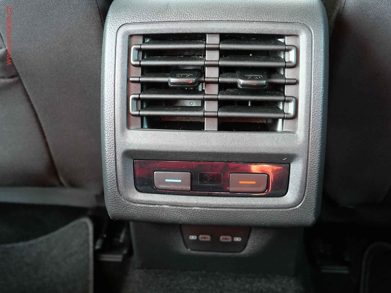 Volkswagen Golf (2021) 1.0 TSi, ČR, DSG, LED, park. - fotka 25 z 26