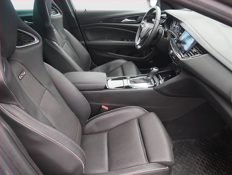 Opel Insignia (2020) 2.0 BiTurbo CDTI - fotka 9 z 25