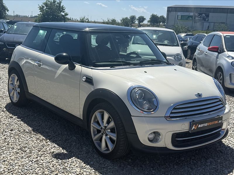 Mini Cooper 1,6 90kW PANORAMA,XENONY, A/T - fotka 3 z 22