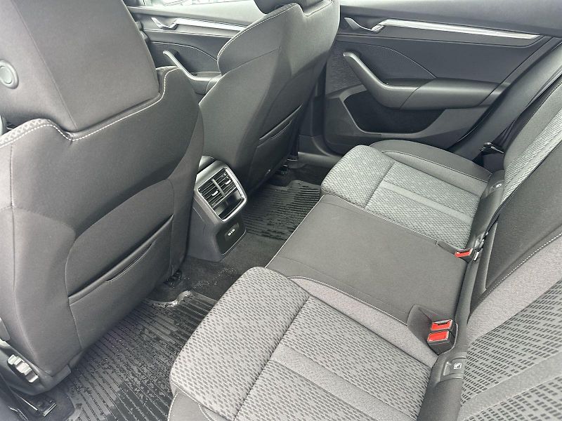 Škoda Octavia (2022) Combi 1.5 TSI M-HEV DSG Style - fotka 8 z 30