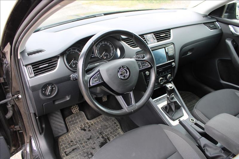 Škoda Octavia 1,5 TSi  AMBITION, DPH, ČR - fotka 10 z 29