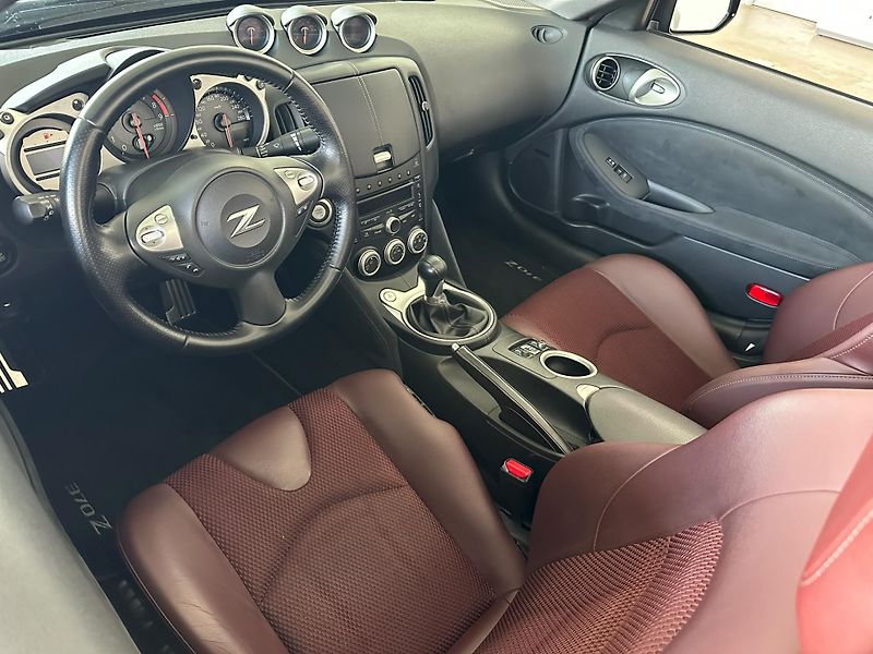 Nissan 370 Z (2012) 328 HP,ČR,1.majitel,nehavar. - fotka 8 z 19