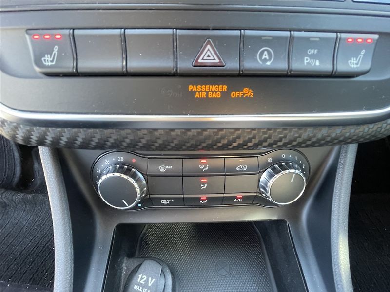 Mercedes-Benz GLA 2,2 CDi 100kw Panorama bez kor - fotka 19 z 36