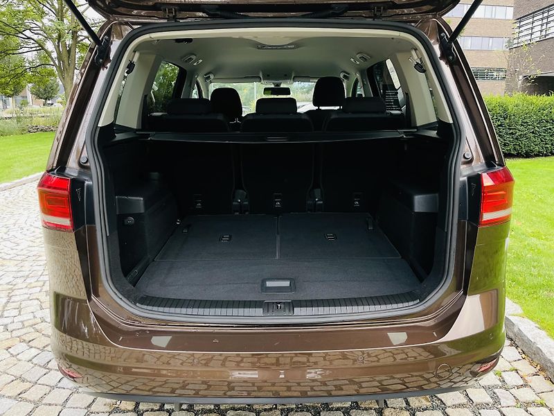 Volkswagen Touran 1.2TSI MANUÁL 7MÍST SERVISKA - fotka 19 z 42