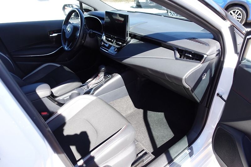 Toyota Corolla 2,0HSD GR-Sport Dynamic - fotka 12 z 32