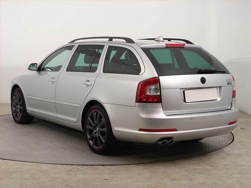 Škoda Octavia (2008) RS 2.0 TDI, Serv.kniha, Xenony - fotka 4 z 14