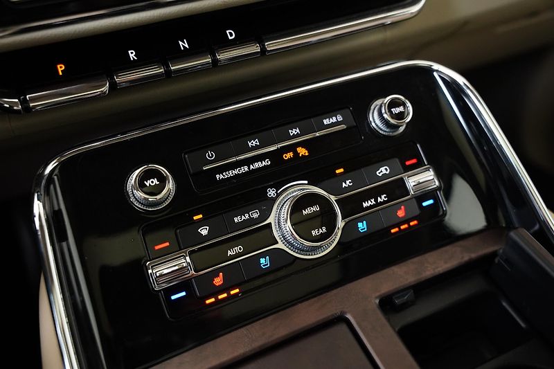 Lincoln Navigator - fotka 20 z 27