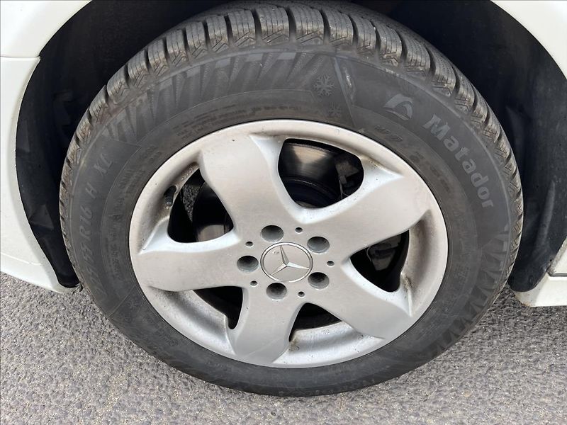 Mercedes-Benz Třídy E 3,2 i E320 AUT 165KW 4MATIC AC - fotka 34 z 34