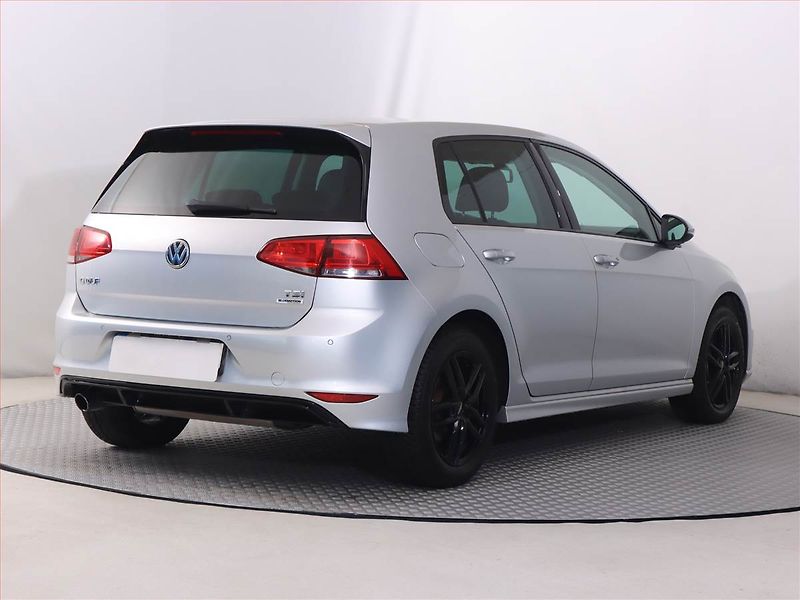 Volkswagen Golf (2016) 1.2 TSI, Automat, Serv.kniha - fotka 5 z 21